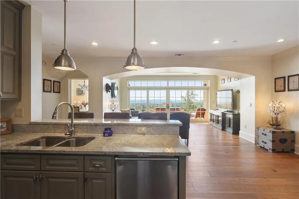 2700 Paces Ferry Road Se Unit 303, Atlanta, Georgia 30339, 3 Bedrooms Bedrooms, ,2 BathroomsBathrooms,Residential,Sold,2700 Paces Ferry Road Se Unit 303,6089103