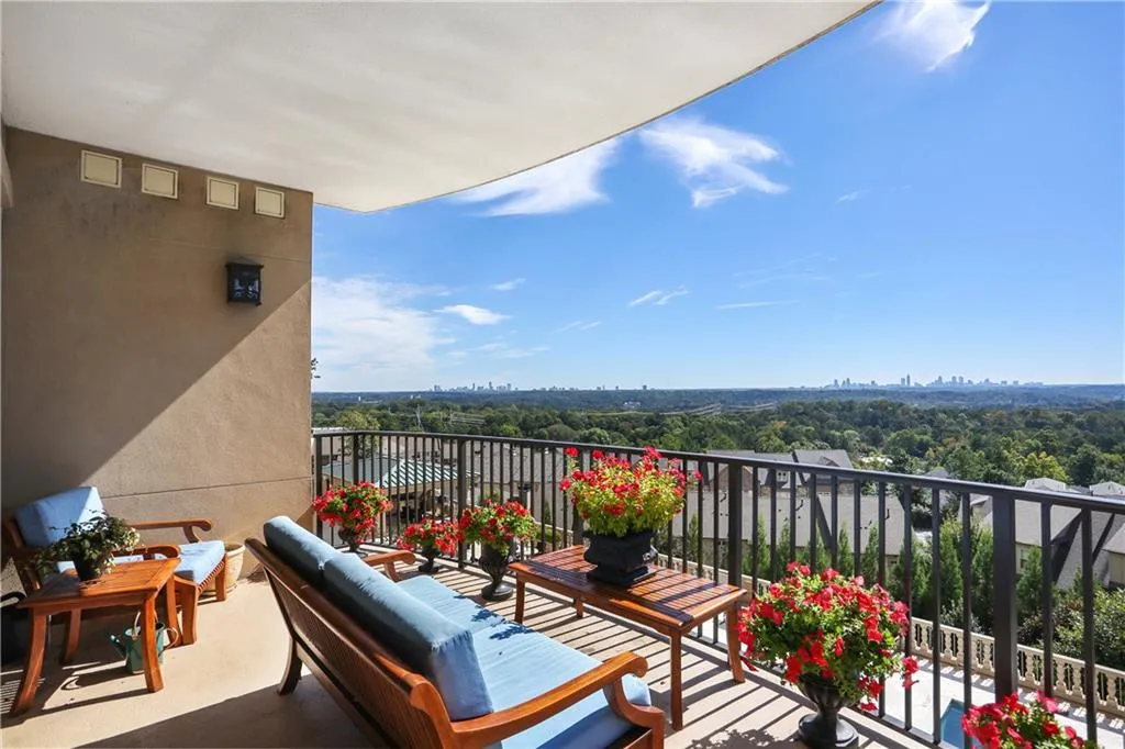 2700 Paces Ferry Road Se Unit 303, Atlanta, Georgia 30339, 3 Bedrooms Bedrooms, ,2 BathroomsBathrooms,Residential,Sold,2700 Paces Ferry Road Se Unit 303,6089103