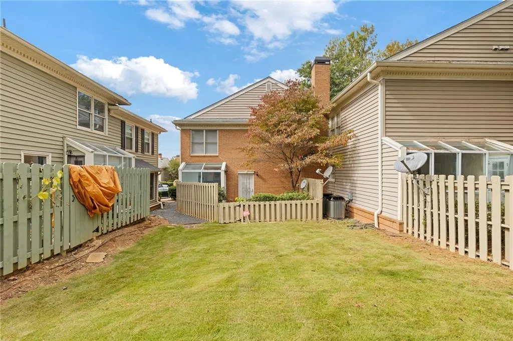 View of yard with a residential view