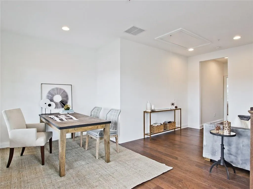 6666 Sterling Drive Unit 669, Sandy Springs, Georgia 30328, 2 Bedrooms Bedrooms, ,3 BathroomsBathrooms,Residential,Sold,6666 Sterling Drive Unit 669,6898094