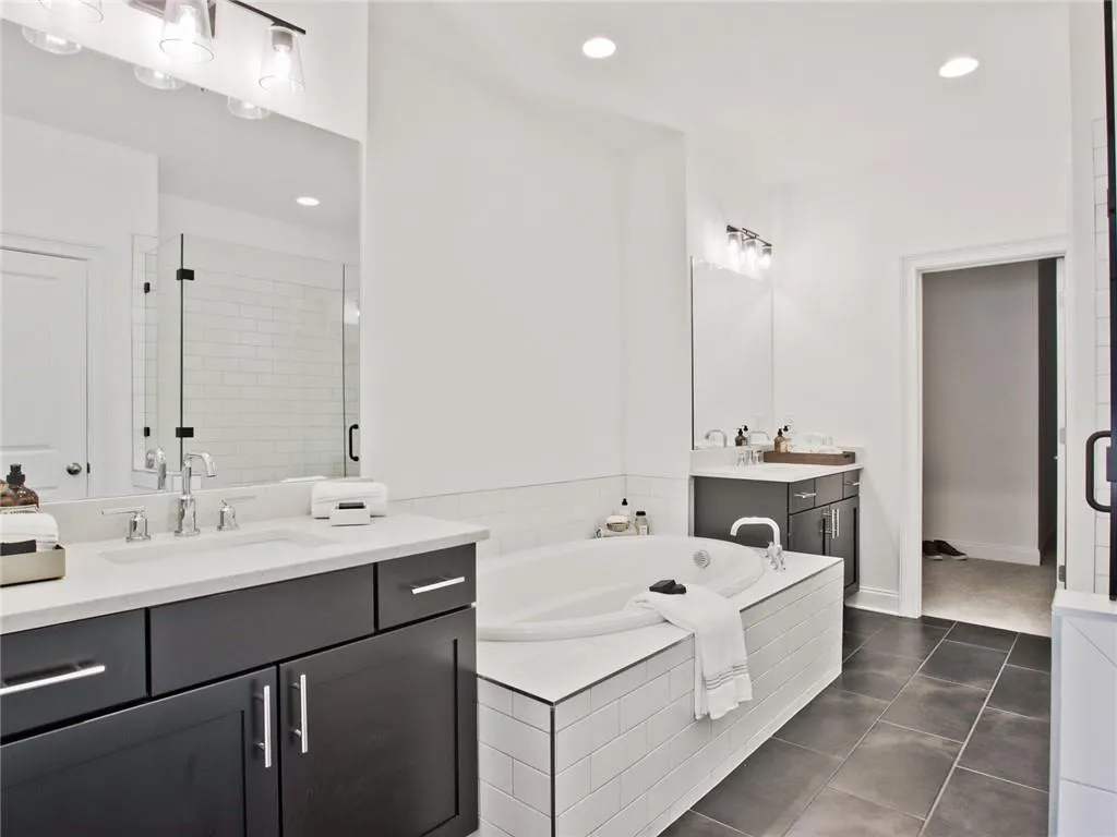 6666 Sterling Drive Unit 669, Sandy Springs, Georgia 30328, 2 Bedrooms Bedrooms, ,3 BathroomsBathrooms,Residential,Sold,6666 Sterling Drive Unit 669,6898094