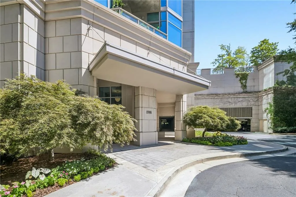 Atlanta, Georgia 30305, 2 Bedrooms Bedrooms, 0 ,2 BathroomsBathrooms,Residential,For Sale,7838854