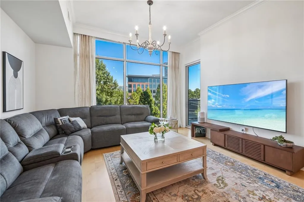 Atlanta, Georgia 30305, 2 Bedrooms Bedrooms, 0 ,2 BathroomsBathrooms,Residential,For Sale,7838854