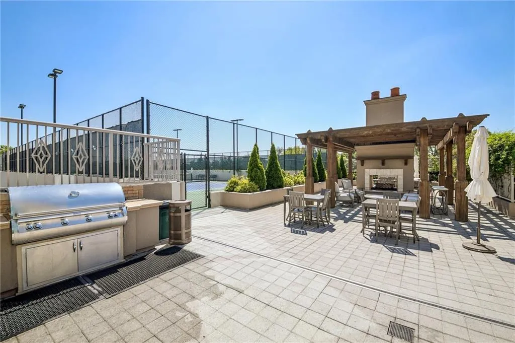 Atlanta, Georgia 30305, 2 Bedrooms Bedrooms, 0 ,2 BathroomsBathrooms,Residential,For Sale,7838854