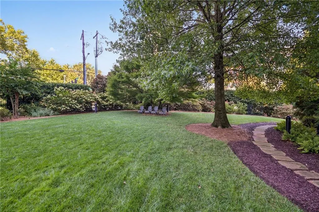 Atlanta, Georgia 30305, 2 Bedrooms Bedrooms, 0 ,2 BathroomsBathrooms,Residential,For Sale,7838854