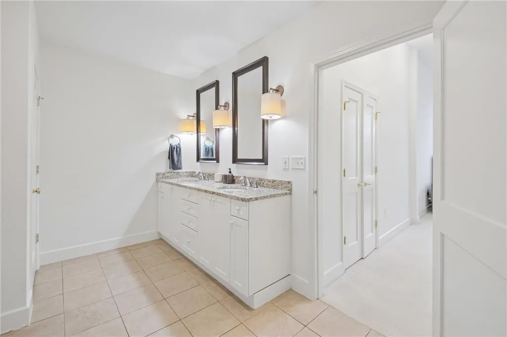 Atlanta, Georgia 30305, 2 Bedrooms Bedrooms, 0 ,2 BathroomsBathrooms,Residential,For Sale,7838854