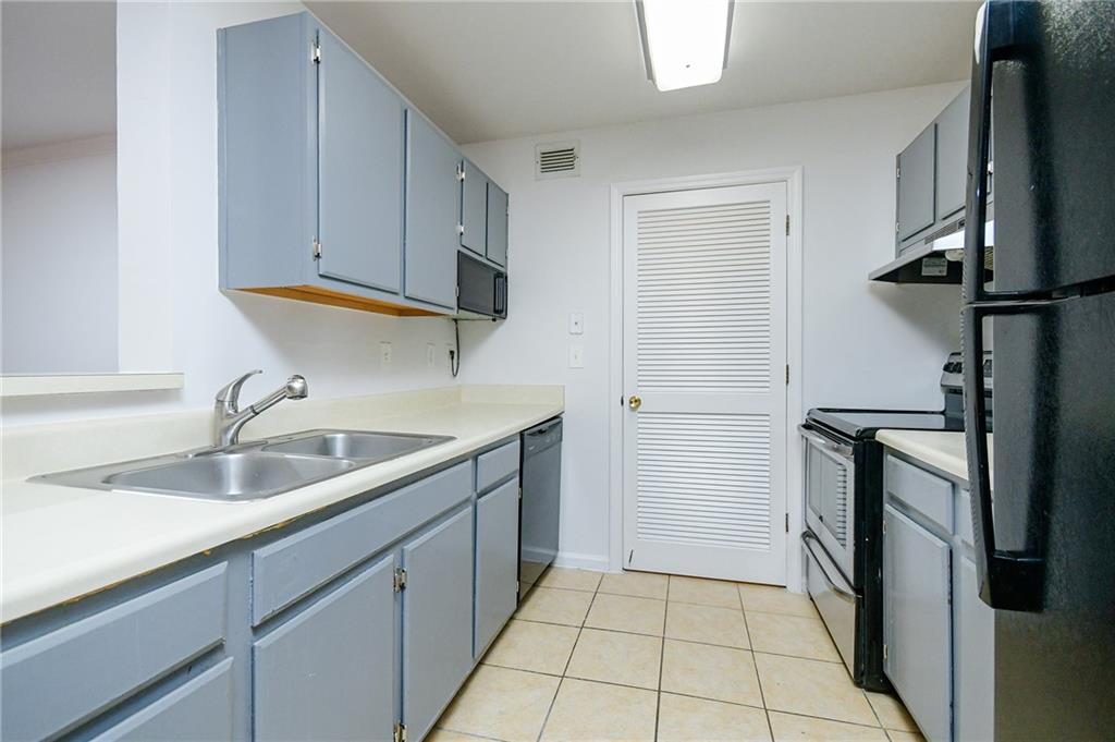 527 Granville Court, Sandy Springs, Georgia 30328, 2 Bedrooms Bedrooms, ,2 BathroomsBathrooms,Residential,Sold,527 Granville Court,7287462