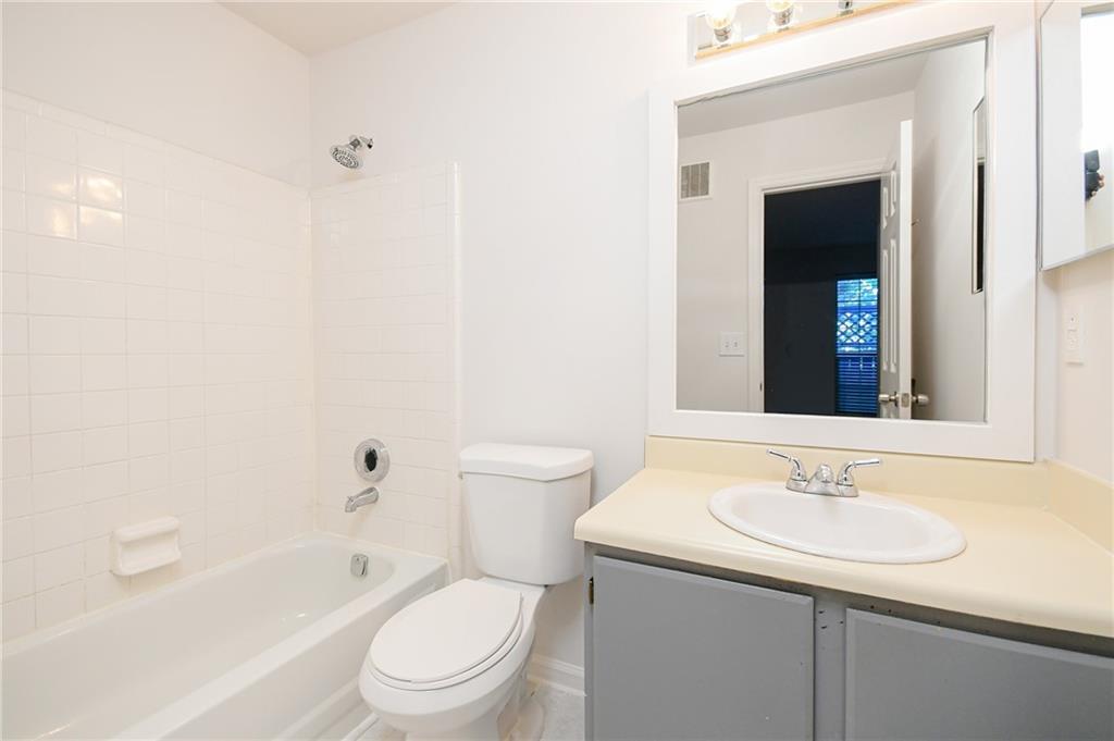 527 Granville Court, Sandy Springs, Georgia 30328, 2 Bedrooms Bedrooms, ,2 BathroomsBathrooms,Residential,Sold,527 Granville Court,7287462