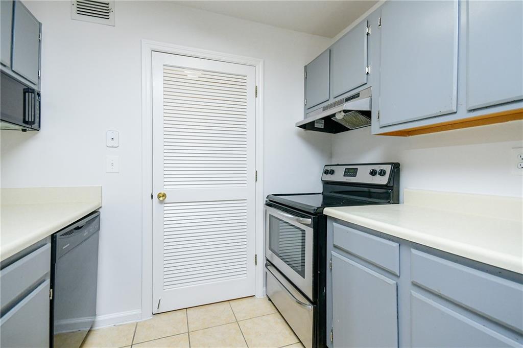 527 Granville Court, Sandy Springs, Georgia 30328, 2 Bedrooms Bedrooms, ,2 BathroomsBathrooms,Residential,Sold,527 Granville Court,7287462