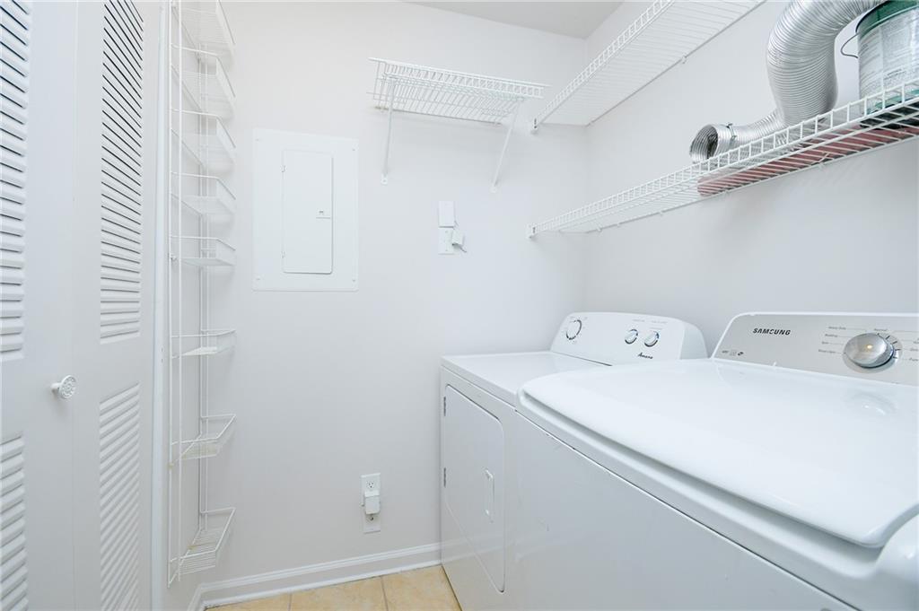 527 Granville Court, Sandy Springs, Georgia 30328, 2 Bedrooms Bedrooms, ,2 BathroomsBathrooms,Residential,Sold,527 Granville Court,7287462