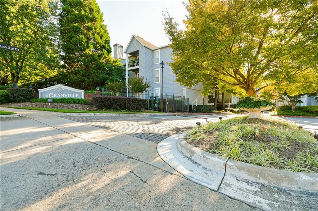 527 Granville Court, Sandy Springs, Georgia 30328, 2 Bedrooms Bedrooms, ,2 BathroomsBathrooms,Residential,Sold,527 Granville Court,7287462