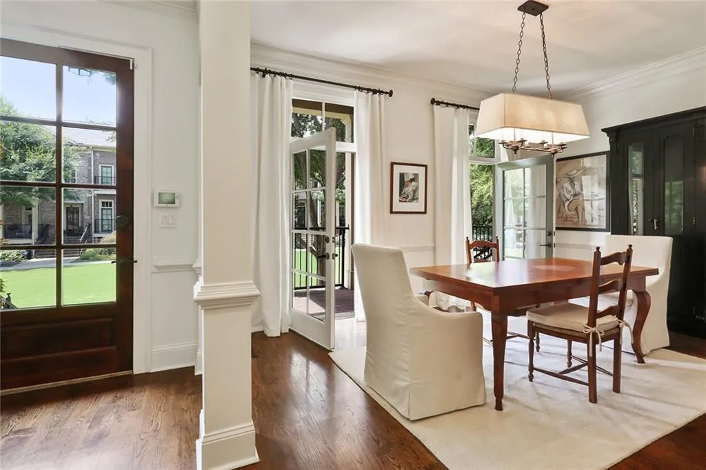 813 Creekgarden Court, Atlanta, Georgia 30339, 3 Bedrooms Bedrooms, ,3 BathroomsBathrooms,Residential,Sold,813 Creekgarden Court,6597893