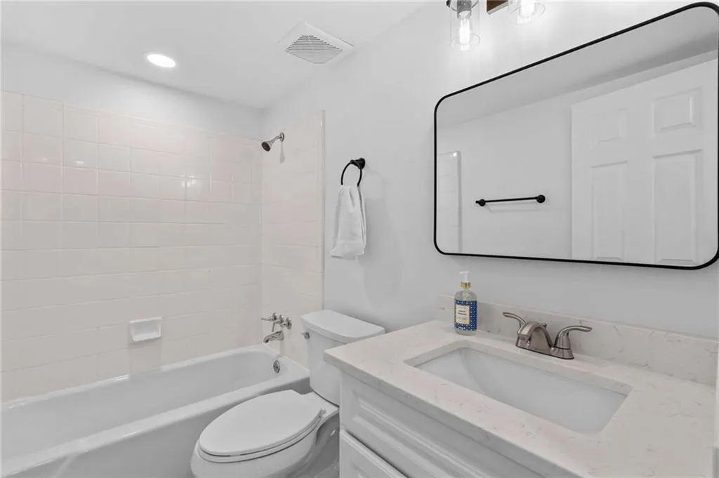 1150 Collier Road Nw Unit A1, Atlanta, Georgia 30318, 2 Bedrooms Bedrooms, ,2 BathroomsBathrooms,Residential,For Sale,1150 Collier Road Nw Unit A1,7661265