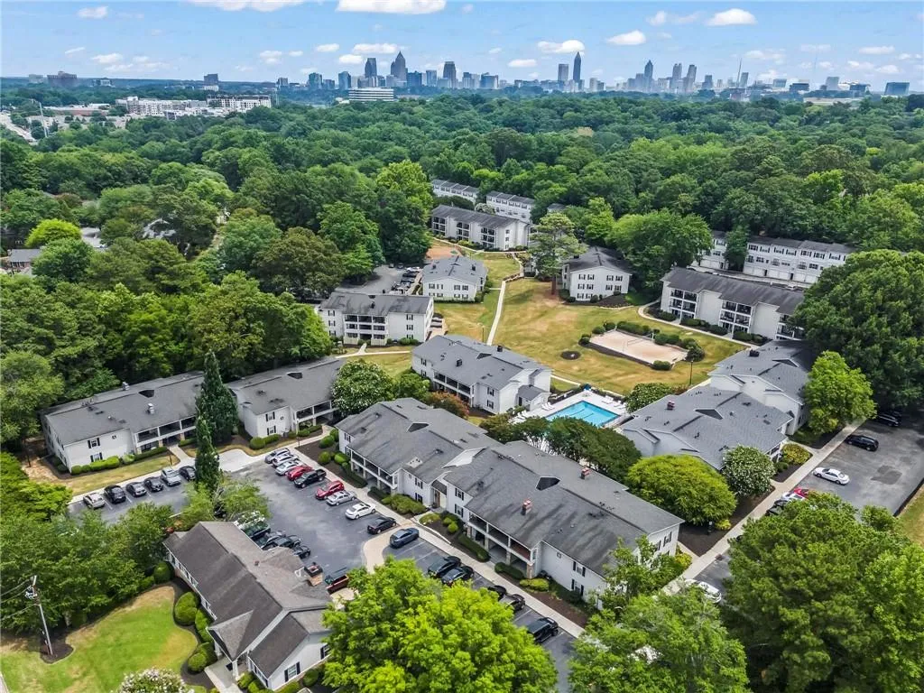 Bird's eye view of city skyline