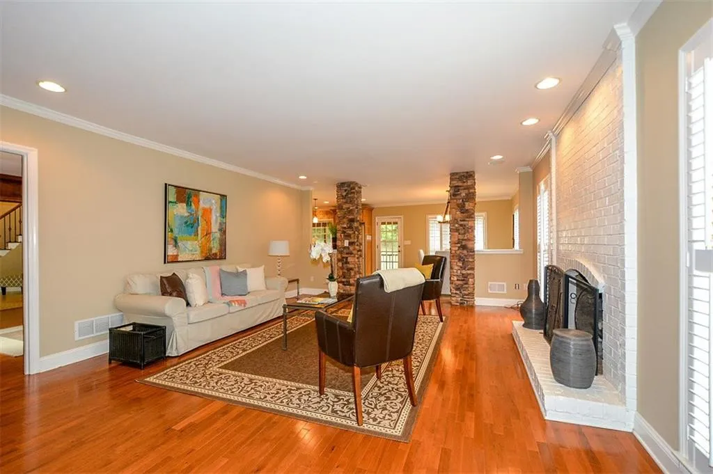 8895 Huntcliff Lake Court, Sandy Springs, Georgia 30350, 5 Bedrooms Bedrooms, ,3 BathroomsBathrooms,Residential,Sold,8895 Huntcliff Lake Court,5908613