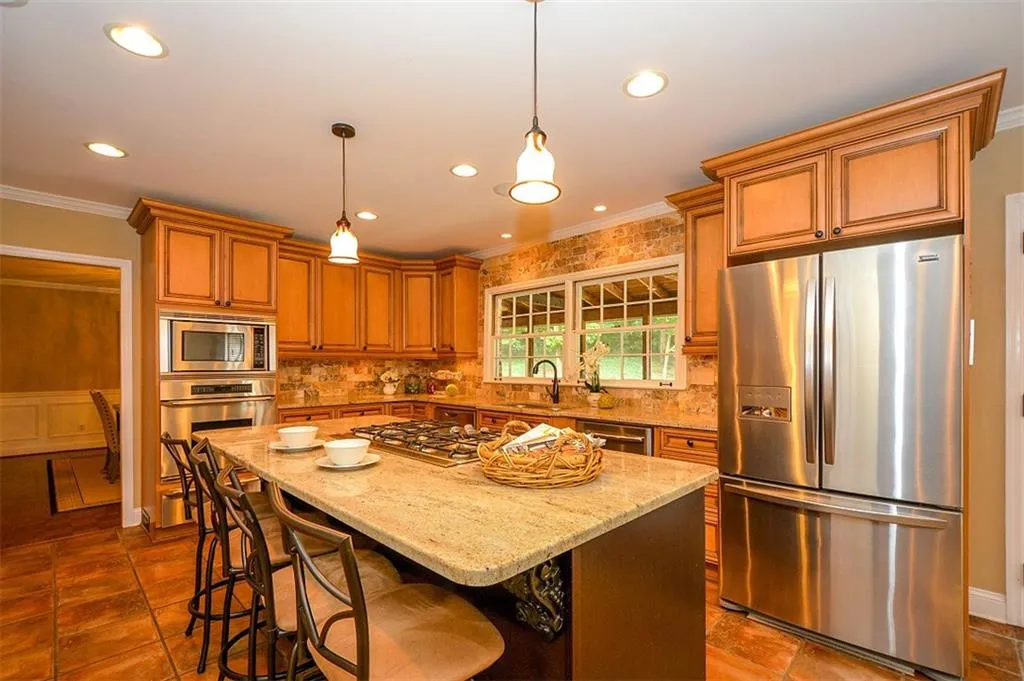 8895 Huntcliff Lake Court, Sandy Springs, Georgia 30350, 5 Bedrooms Bedrooms, ,3 BathroomsBathrooms,Residential,Sold,8895 Huntcliff Lake Court,5908613