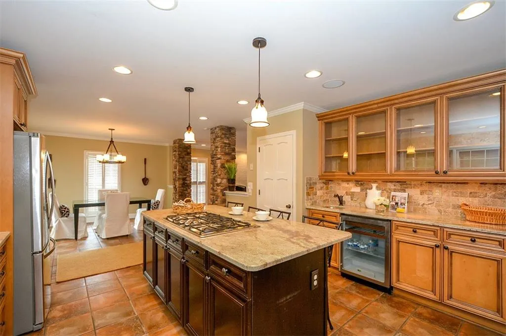 8895 Huntcliff Lake Court, Sandy Springs, Georgia 30350, 5 Bedrooms Bedrooms, ,3 BathroomsBathrooms,Residential,Sold,8895 Huntcliff Lake Court,5908613