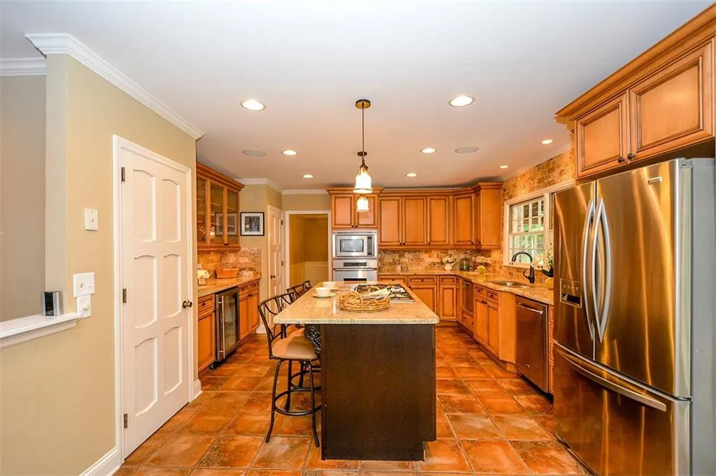 8895 Huntcliff Lake Court, Sandy Springs, Georgia 30350, 5 Bedrooms Bedrooms, ,3 BathroomsBathrooms,Residential,Sold,8895 Huntcliff Lake Court,5908613