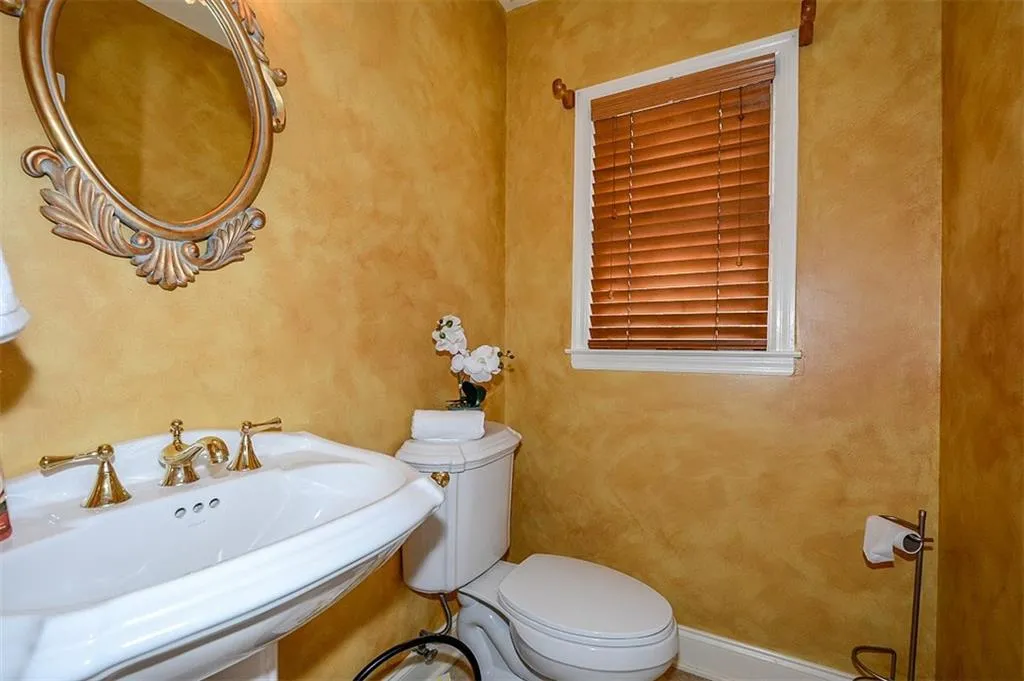 8895 Huntcliff Lake Court, Sandy Springs, Georgia 30350, 5 Bedrooms Bedrooms, ,3 BathroomsBathrooms,Residential,Sold,8895 Huntcliff Lake Court,5908613