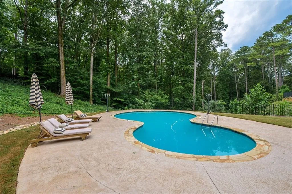 8895 Huntcliff Lake Court, Sandy Springs, Georgia 30350, 5 Bedrooms Bedrooms, ,3 BathroomsBathrooms,Residential,Sold,8895 Huntcliff Lake Court,5908613