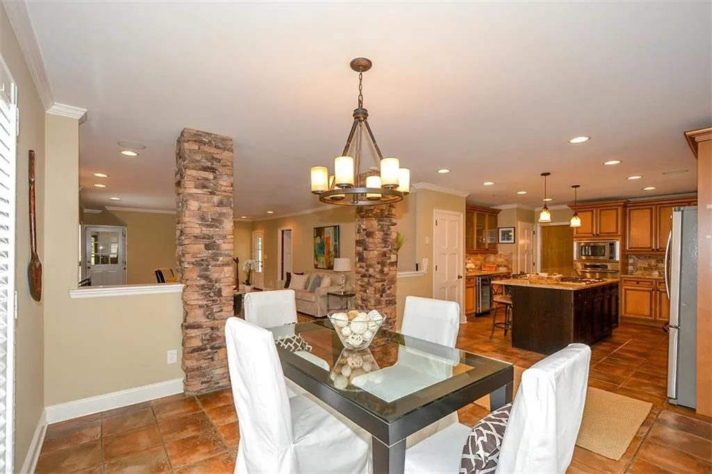 8895 Huntcliff Lake Court, Sandy Springs, Georgia 30350, 5 Bedrooms Bedrooms, ,3 BathroomsBathrooms,Residential,Sold,8895 Huntcliff Lake Court,5908613