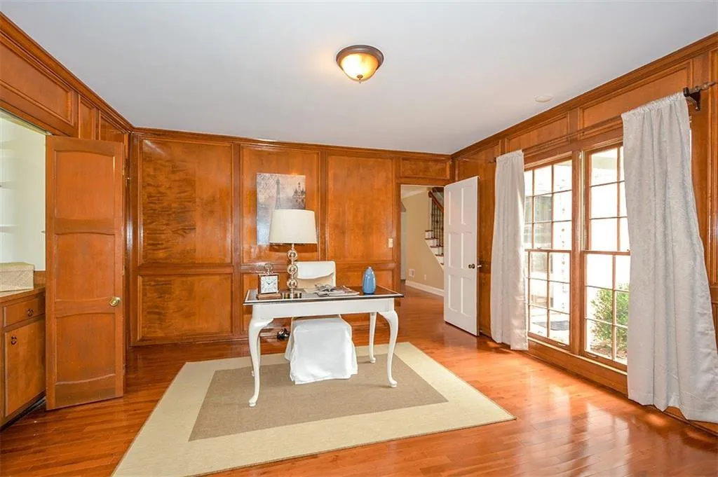 8895 Huntcliff Lake Court, Sandy Springs, Georgia 30350, 5 Bedrooms Bedrooms, ,3 BathroomsBathrooms,Residential,Sold,8895 Huntcliff Lake Court,5908613