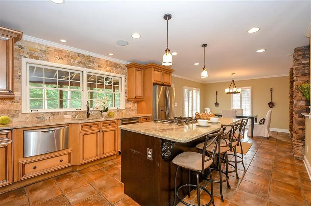 8895 Huntcliff Lake Court, Sandy Springs, Georgia 30350, 5 Bedrooms Bedrooms, ,3 BathroomsBathrooms,Residential,Sold,8895 Huntcliff Lake Court,5908613