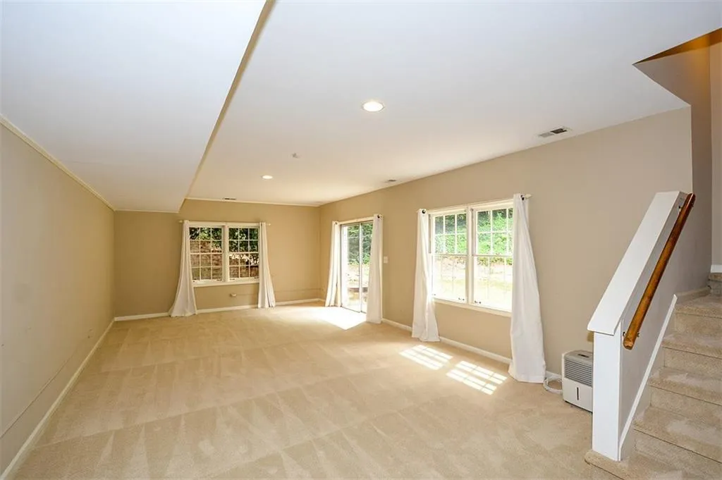 8895 Huntcliff Lake Court, Sandy Springs, Georgia 30350, 5 Bedrooms Bedrooms, ,3 BathroomsBathrooms,Residential,Sold,8895 Huntcliff Lake Court,5908613