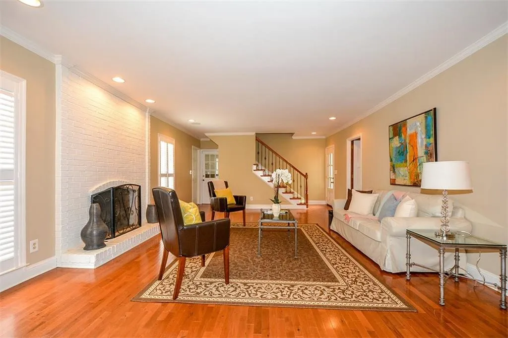 8895 Huntcliff Lake Court, Sandy Springs, Georgia 30350, 5 Bedrooms Bedrooms, ,3 BathroomsBathrooms,Residential,Sold,8895 Huntcliff Lake Court,5908613