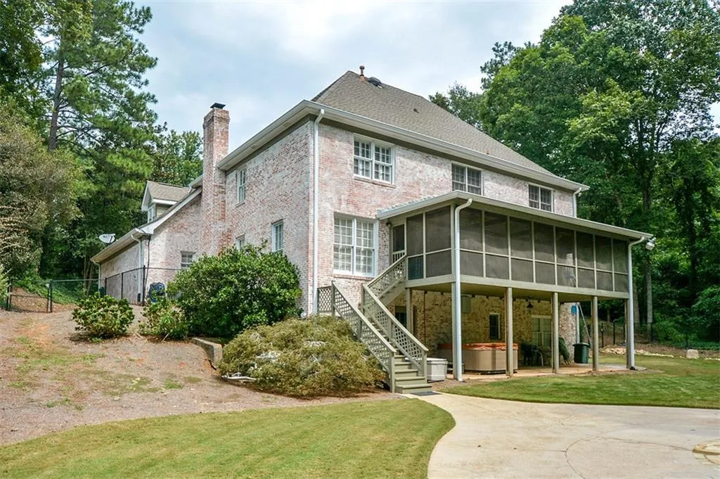 8895 Huntcliff Lake Court, Sandy Springs, Georgia 30350, 5 Bedrooms Bedrooms, ,3 BathroomsBathrooms,Residential,Sold,8895 Huntcliff Lake Court,5908613