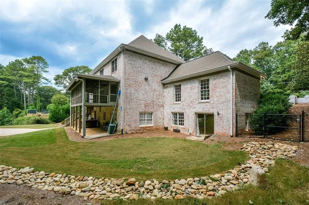 8895 Huntcliff Lake Court, Sandy Springs, Georgia 30350, 5 Bedrooms Bedrooms, ,3 BathroomsBathrooms,Residential,Sold,8895 Huntcliff Lake Court,5908613