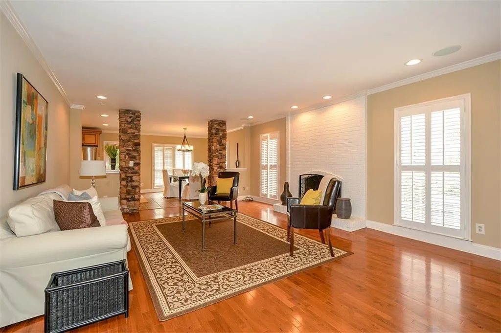 8895 Huntcliff Lake Court, Sandy Springs, Georgia 30350, 5 Bedrooms Bedrooms, ,3 BathroomsBathrooms,Residential,Sold,8895 Huntcliff Lake Court,5908613