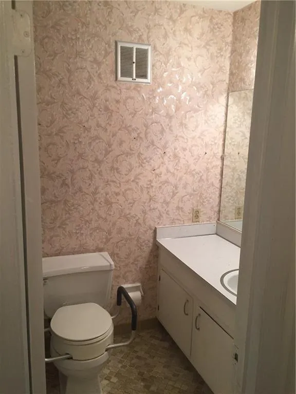 6700 Roswell Road Ne E Unit 21e, Sandy Springs, Georgia 30328, 2 Bedrooms Bedrooms, ,1 BathroomBathrooms,Residential,Sold,6700 Roswell Road Ne E Unit 21e,6714641