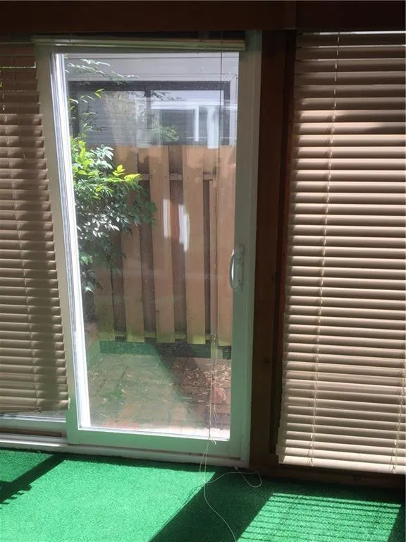 6700 Roswell Road Ne E Unit 21e, Sandy Springs, Georgia 30328, 2 Bedrooms Bedrooms, ,1 BathroomBathrooms,Residential,Sold,6700 Roswell Road Ne E Unit 21e,6714641