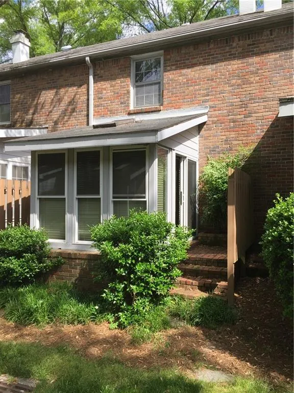 6700 Roswell Road Ne E Unit 21e, Sandy Springs, Georgia 30328, 2 Bedrooms Bedrooms, ,1 BathroomBathrooms,Residential,Sold,6700 Roswell Road Ne E Unit 21e,6714641