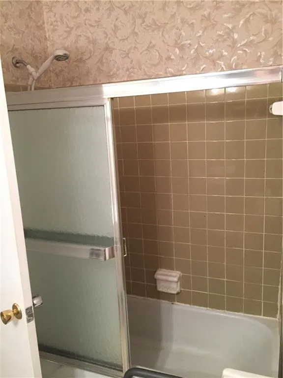 6700 Roswell Road Ne E Unit 21e, Sandy Springs, Georgia 30328, 2 Bedrooms Bedrooms, ,1 BathroomBathrooms,Residential,Sold,6700 Roswell Road Ne E Unit 21e,6714641