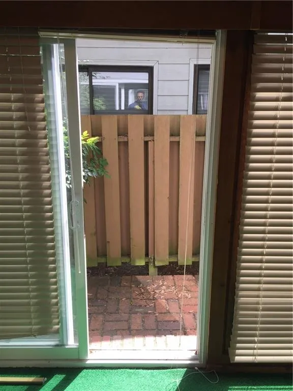 6700 Roswell Road Ne E Unit 21e, Sandy Springs, Georgia 30328, 2 Bedrooms Bedrooms, ,1 BathroomBathrooms,Residential,Sold,6700 Roswell Road Ne E Unit 21e,6714641