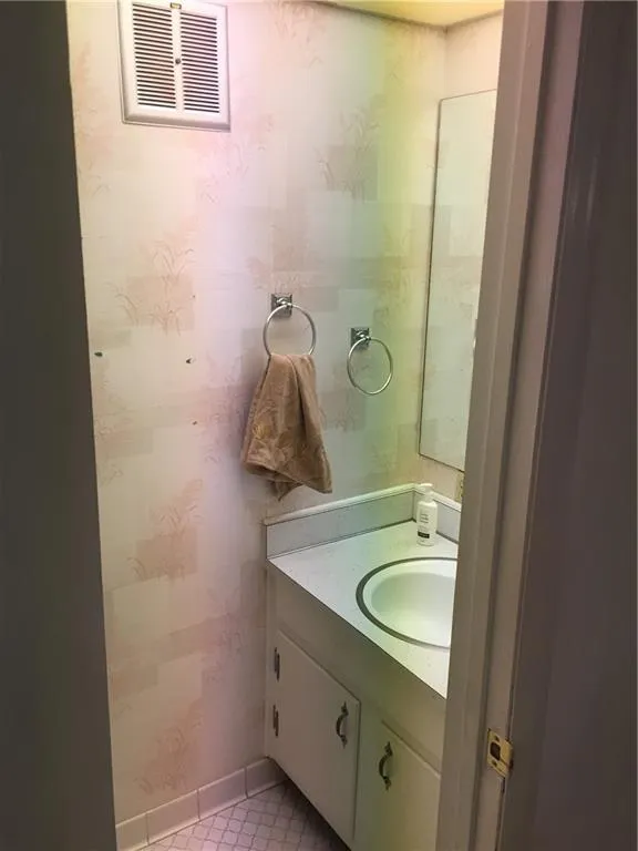 6700 Roswell Road Ne E Unit 21e, Sandy Springs, Georgia 30328, 2 Bedrooms Bedrooms, ,1 BathroomBathrooms,Residential,Sold,6700 Roswell Road Ne E Unit 21e,6714641