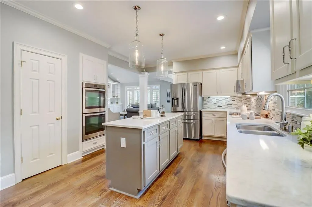 Breakfast area view to kitchen & great room