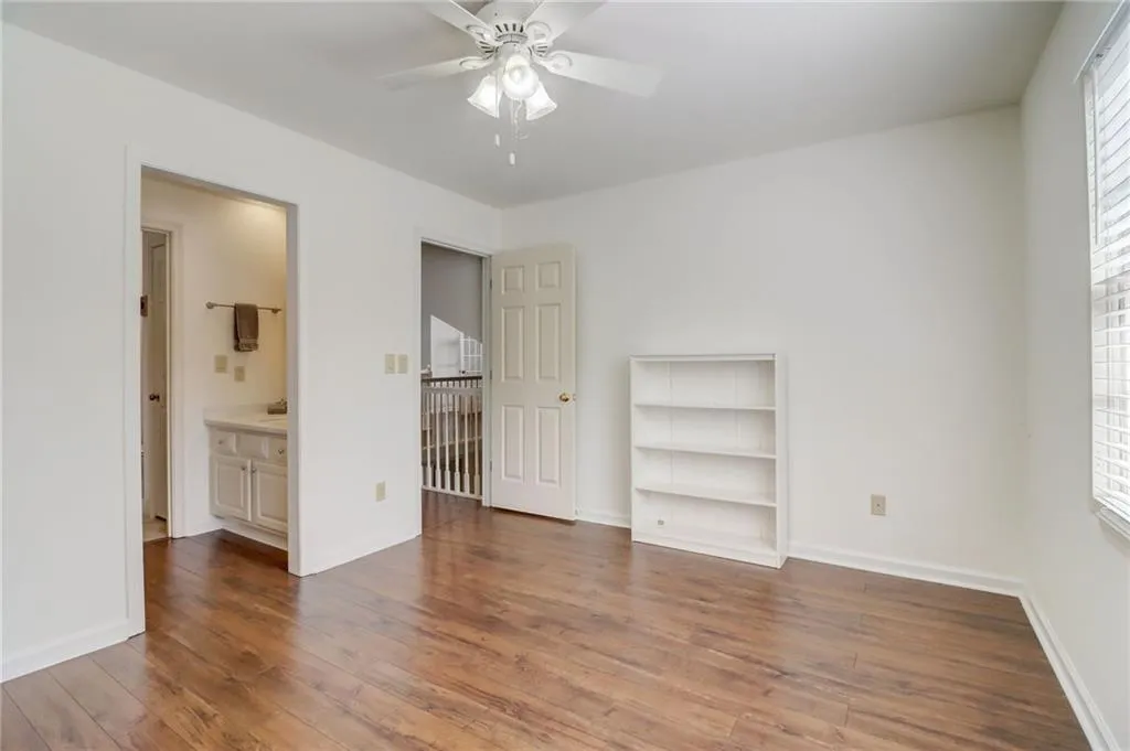Upstairs bedroom 2 to Jack & Jill bath & hallway