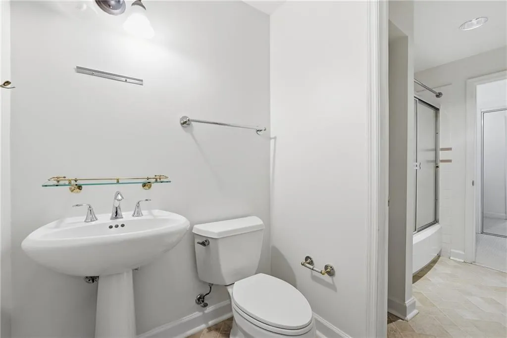 3475 Oak Valley Road Ne Unit 1610, Atlanta, Georgia 30326, 2 Bedrooms Bedrooms, 0 ,1 BathroomBathrooms,Residential,For Sale,3475 Oak Valley Road Ne Unit 1610,7707834