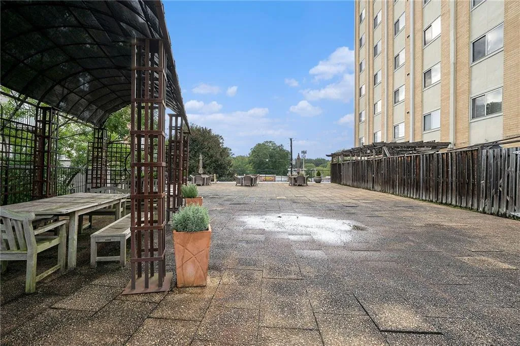 2285 Peachtree Road Ne Unit 606, Atlanta, Georgia 30309, 1 Bedroom Bedrooms, ,1 BathroomBathrooms,Residential,For Sale,2285 Peachtree Road Ne Unit 606,7631688