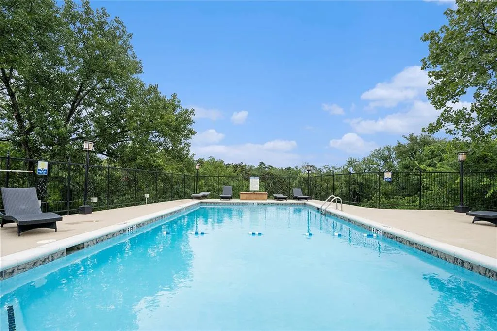 2285 Peachtree Road Ne Unit 606, Atlanta, Georgia 30309, 1 Bedroom Bedrooms, ,1 BathroomBathrooms,Residential,For Sale,2285 Peachtree Road Ne Unit 606,7631688
