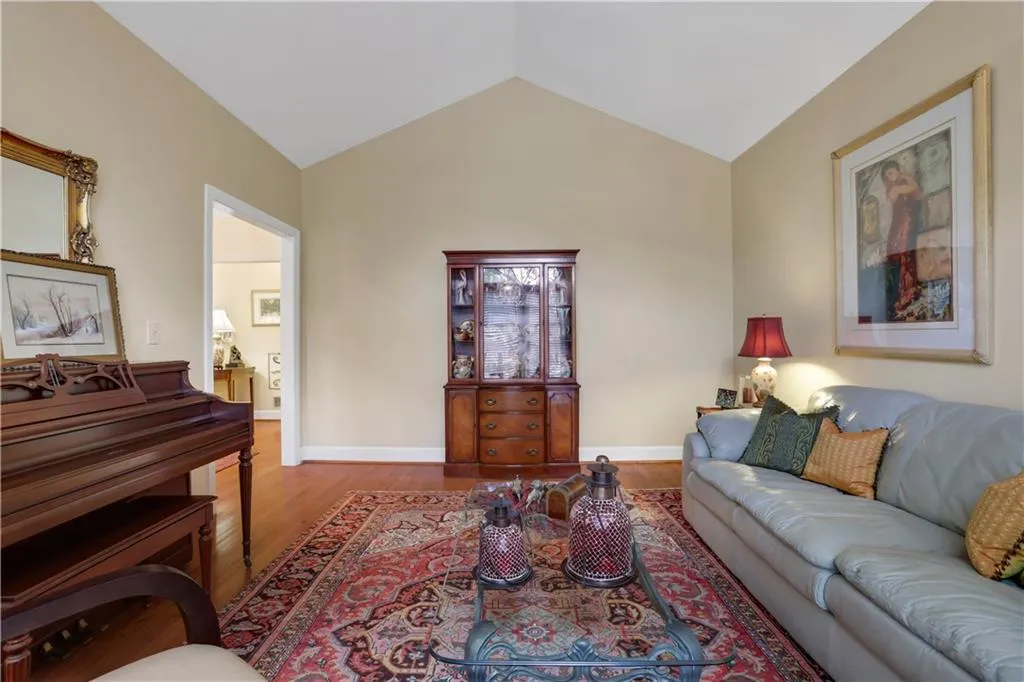 18 Vernon Glen Court, Sandy Springs, Georgia 30338, 2 Bedrooms Bedrooms, ,2 BathroomsBathrooms,Residential,Sold,18 Vernon Glen Court,7465791
