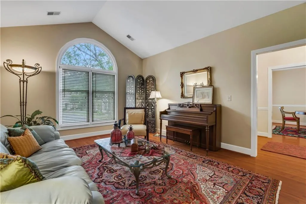 18 Vernon Glen Court, Sandy Springs, Georgia 30338, 2 Bedrooms Bedrooms, ,2 BathroomsBathrooms,Residential,Sold,18 Vernon Glen Court,7465791