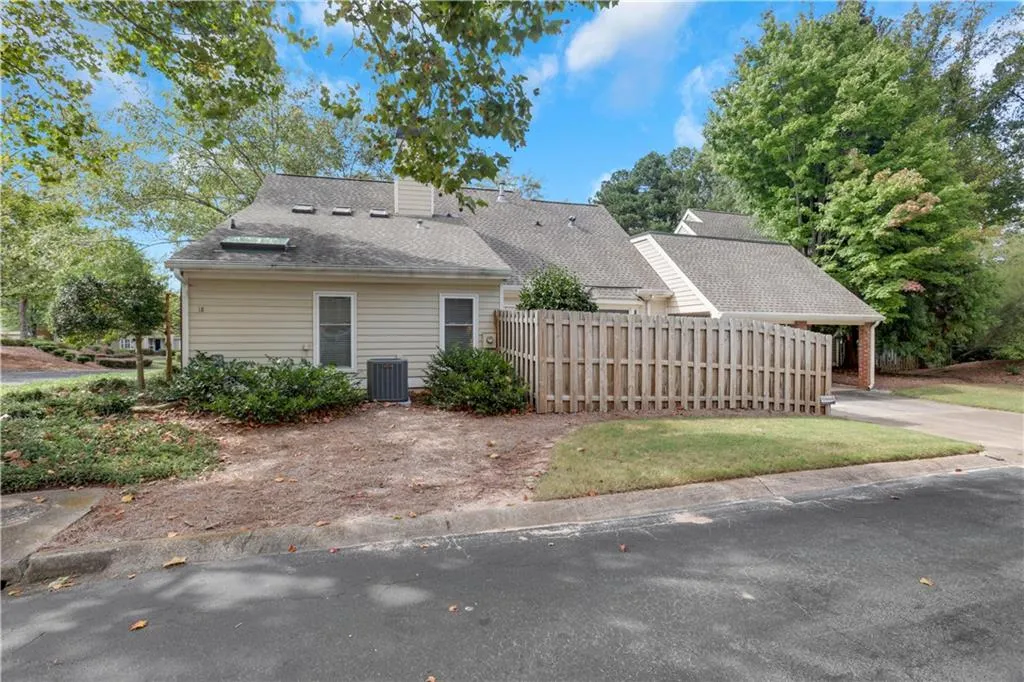 18 Vernon Glen Court, Sandy Springs, Georgia 30338, 2 Bedrooms Bedrooms, ,2 BathroomsBathrooms,Residential,Sold,18 Vernon Glen Court,7465791