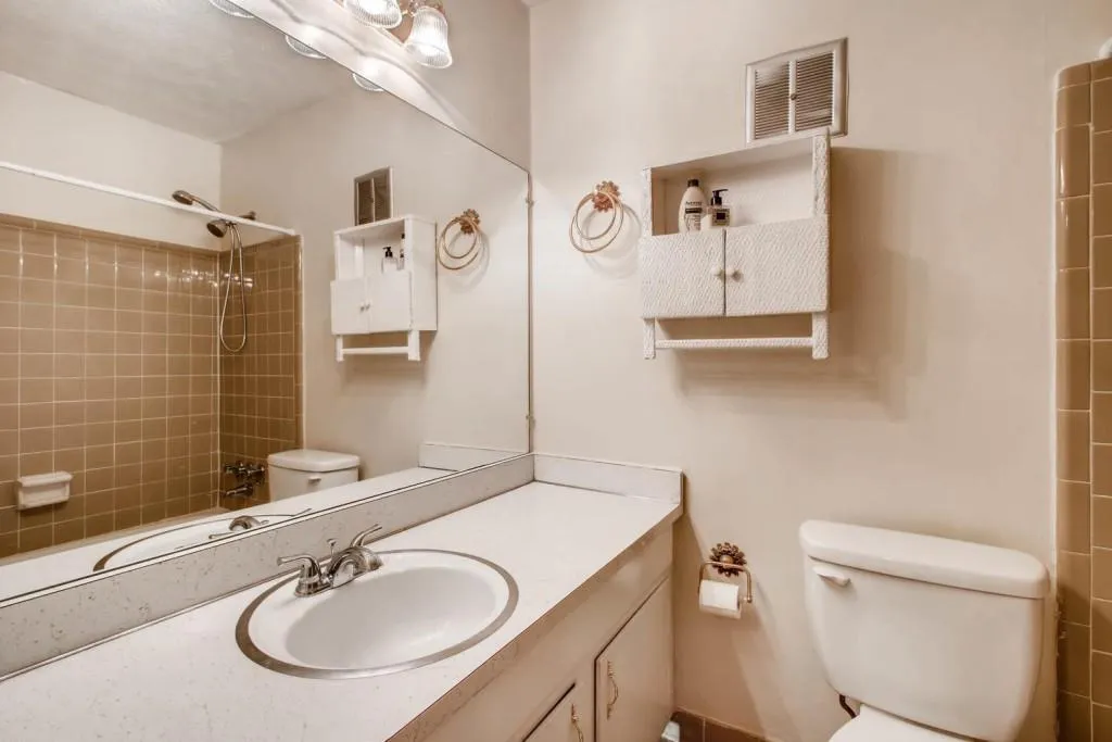 6700 Roswell Road Unit 6c, Sandy Springs, Georgia 30328, 3 Bedrooms Bedrooms, ,2 BathroomsBathrooms,Residential,Sold,6700 Roswell Road Unit 6c,5999545