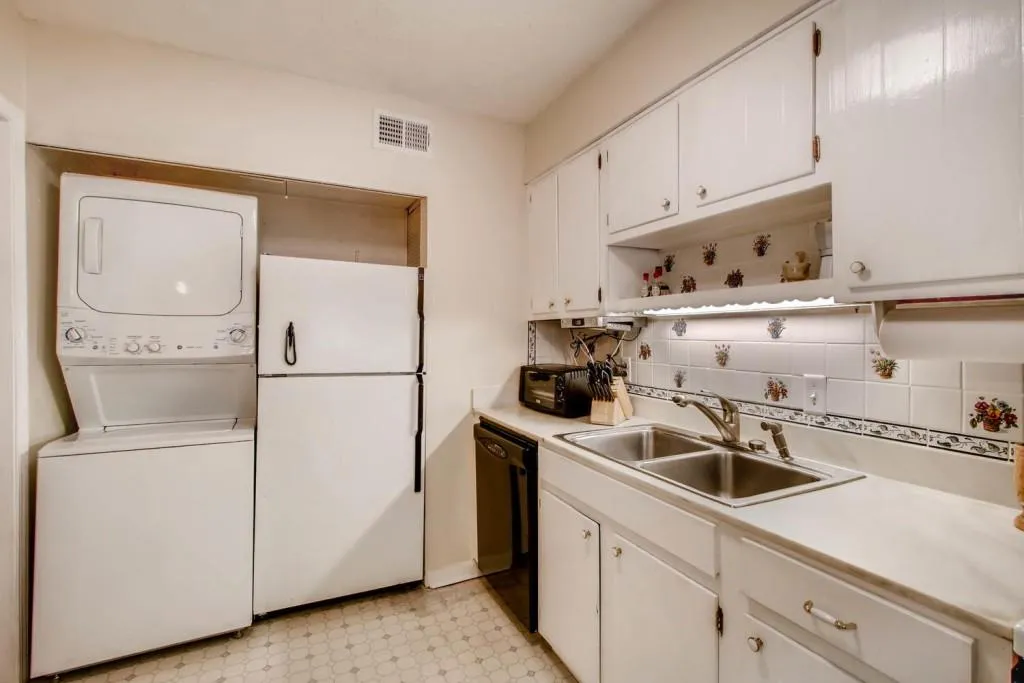 6700 Roswell Road Unit 6c, Sandy Springs, Georgia 30328, 3 Bedrooms Bedrooms, ,2 BathroomsBathrooms,Residential,Sold,6700 Roswell Road Unit 6c,5999545