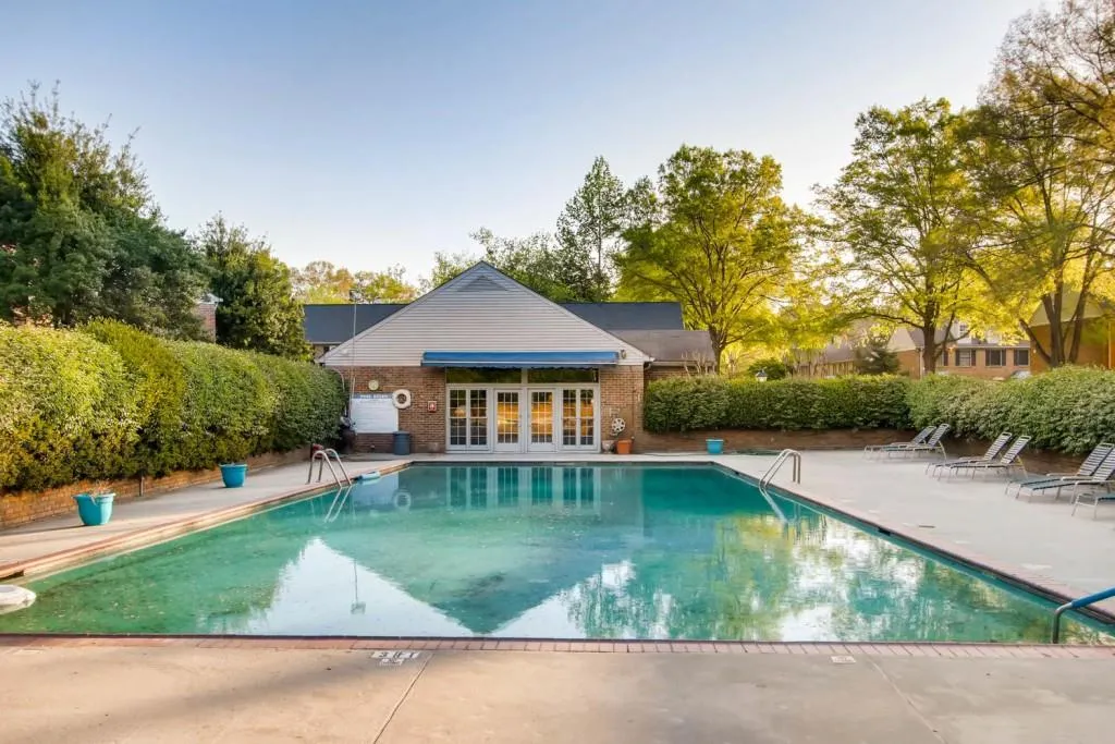 6700 Roswell Road Unit 6c, Sandy Springs, Georgia 30328, 3 Bedrooms Bedrooms, ,2 BathroomsBathrooms,Residential,Sold,6700 Roswell Road Unit 6c,5999545