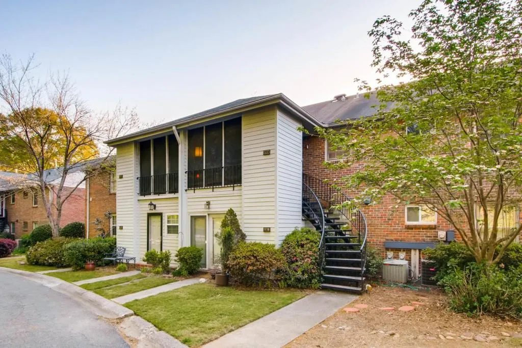 6700 Roswell Road Unit 6c, Sandy Springs, Georgia 30328, 3 Bedrooms Bedrooms, ,2 BathroomsBathrooms,Residential,Sold,6700 Roswell Road Unit 6c,5999545